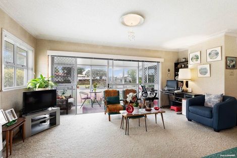 Photo of property in 12 Taikata Road, Te Atatu Peninsula, Auckland, 0610
