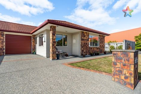 Photo of property in 37 Woodland Mews, Wainuiomata, Lower Hutt, 5014