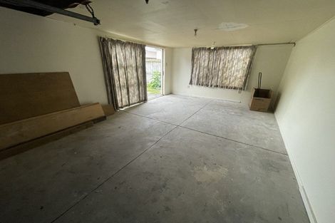 Photo of property in 28 Hinton Place, Weymouth, Auckland, 2103