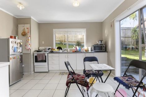 Photo of property in 1/83 Mcleod Road, Te Atatu South, Auckland, 0610
