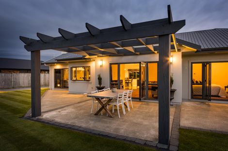 Photo of property in 37 Chestnut Close, Kelvin Grove, Palmerston North, 4414