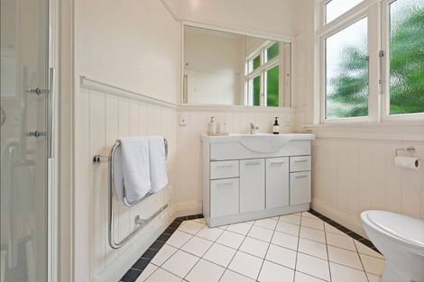 Photo of property in 35 Thackeray Street, Hamilton Lake, Hamilton, 3204