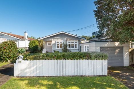 Photo of property in 1/18 Gladstone Road, Northcote, Auckland, 0627