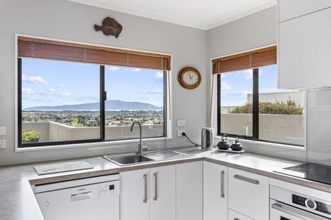 Photo of property in 77 Kakariki Grove, Waikanae, 5036