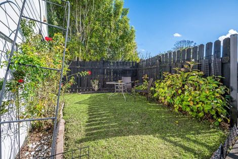 Photo of property in 2/43 Sabulite Road, Kelston, Auckland, 0602