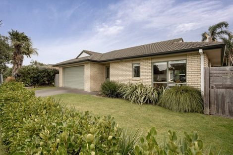 Photo of property in 14 Grabella Place, Papamoa Beach, Papamoa, 3118