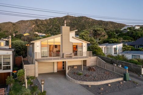 Photo of property in 52 The Parade, Paekakariki, 5034