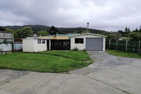 Photo of property in 35 Glen Road, Stokes Valley, Lower Hutt, 5019