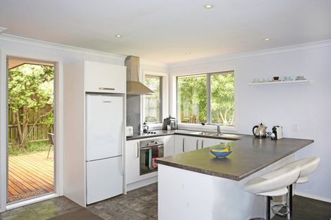 Photo of property in 8 Breaker Grove, Waiuku, 2123