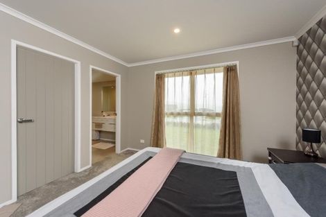 Photo of property in 2 Grace Cove, Aotea, Porirua, 5024