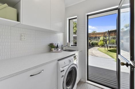 Photo of property in 34 Bluewater Place, Wattle Downs, Auckland, 2103