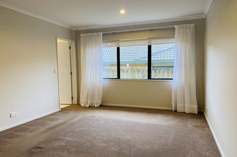 Photo of property in 1/28 Bernie Edwards Place, Botany Downs, Auckland, 2010
