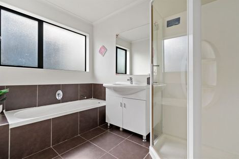 Photo of property in 28a Manuroa Road, Takanini, 2112