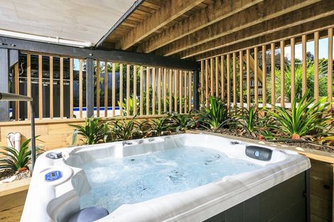 Photo of property in 4 King Richard Place, Browns Bay, Auckland, 0630