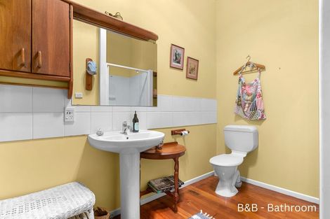 Photo of property in Saddlery Cottage, 3245 Paparoa-oakleigh Road, Paparoa, 0571