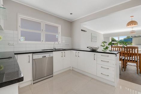 Photo of property in 1/52 Sunnynook Road, Sunnynook, Auckland, 0620