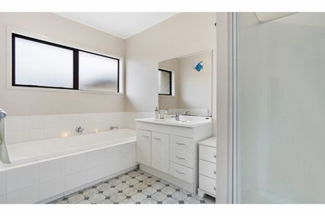 Photo of property in 96a Collingwood Road, Waiuku, 2123