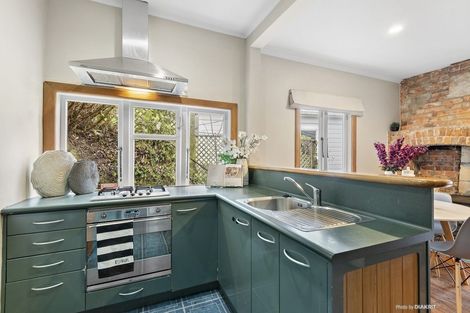 Photo of property in 16 Northland Road, Northland, Wellington, 6012