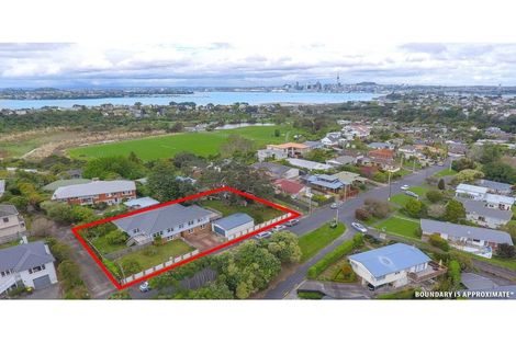 Photo of property in 24 Howard Road, Northcote, Auckland, 0627