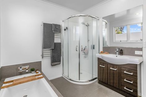 Photo of property in 4 Lynden Avenue, Hillcrest, Auckland, 0627