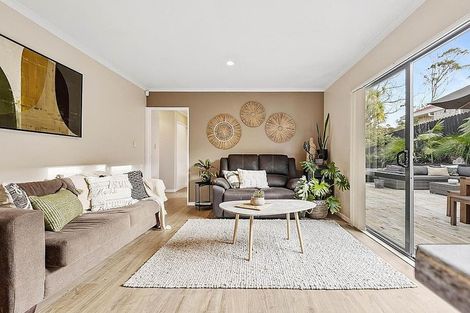 Photo of property in 13 Berkshire Terrace, Massey, Auckland, 0614