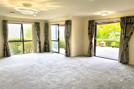 Photo of property in 12 Chadlington Avenue, Henderson, Auckland, 0612