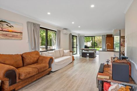 Photo of property in 5 Oakden Drive, Darfield, 7510