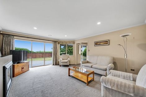 Photo of property in 2 Orlando Close, Frankleigh Park, New Plymouth, 4310