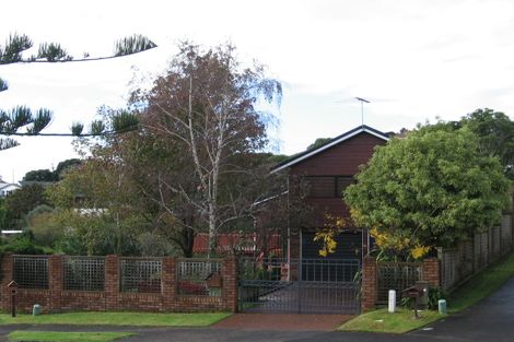 Photo of property in 15 Trident Place, Shelly Park, Auckland, 2014