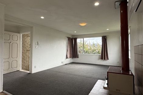 Photo of property in 402 Roscommon Road, Clendon Park, Auckland, 2103