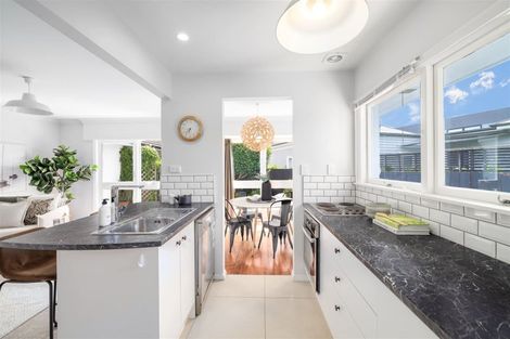 Photo of property in 2/42 Office Road, Merivale, Christchurch, 8014