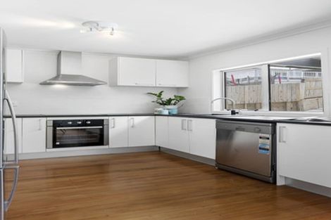 Photo of property in 3 Micawber Place, Mellons Bay, Auckland, 2014