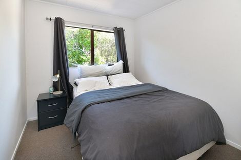 Photo of property in 2/88 Athena Drive, Totara Vale, Auckland, 0629