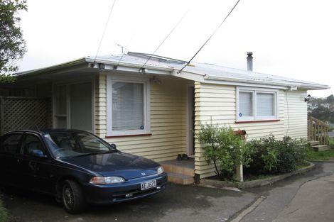 Photo of property in 19 Cotswold Crescent, Newlands, Wellington, 6037