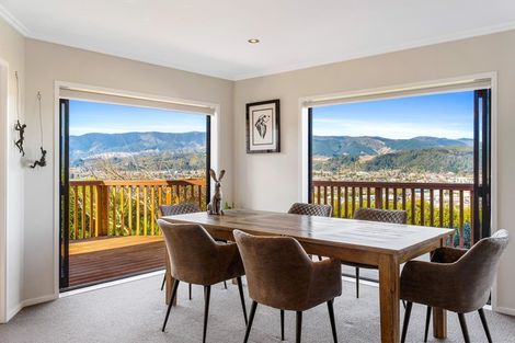 Photo of property in 43 Percy Kinsman Crescent, Riverstone Terraces, Upper Hutt, 5018