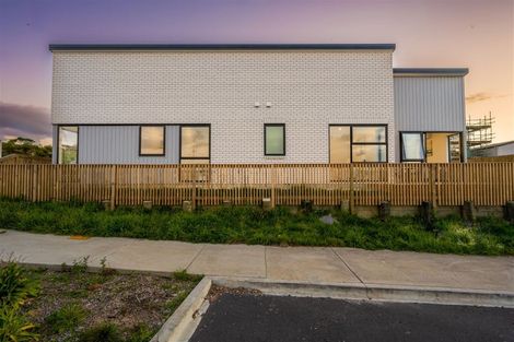 Photo of property in 1 Horokaka Street, Massey, Auckland, 0614