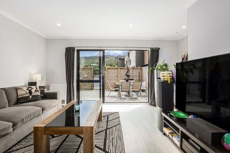 Photo of property in 7/9 Surrey Street, Tawa, Wellington, 5028