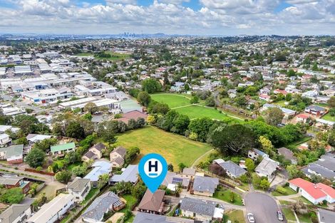 Photo of property in 2/8 Mchardy Place, Glenfield, Auckland, 0627