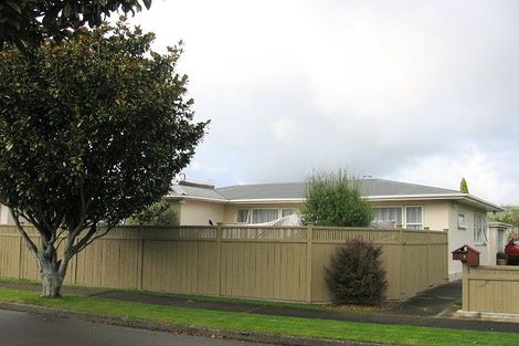 Photo of property in 2 Woodstock Place, Hokowhitu, Palmerston North, 4410