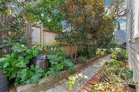 Photo of property in 31b William Bond Street, Stanley Point, Auckland, 0624