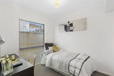 Photo of property in 1/2 Graham Avenue, Te Atatu Peninsula, Auckland, 0610