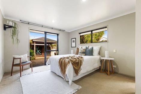 Photo of property in 10 Grassfield Place, Waimauku, 0812