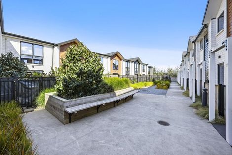 Photo of property in 4/170 Don Buck Road, Massey, Auckland, 0614