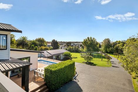 Photo of property in 143 Whangaparaoa Road, Red Beach, 0932