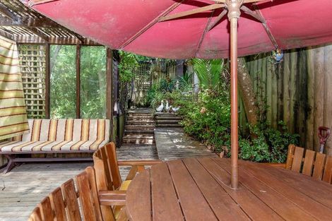 Photo of property in 30 Mountain Road, Henderson Valley, Auckland, 0612