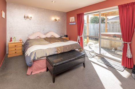 Photo of property in 2 Evergreen Place, Parklands, Christchurch, 8083