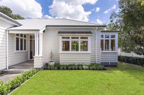 Photo of property in 32 Clarence Road, Northcote Point, Auckland, 0627