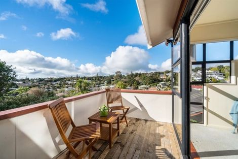 Photo of property in 2/41 Greenvalley Rise, Glenfield, Auckland, 0629