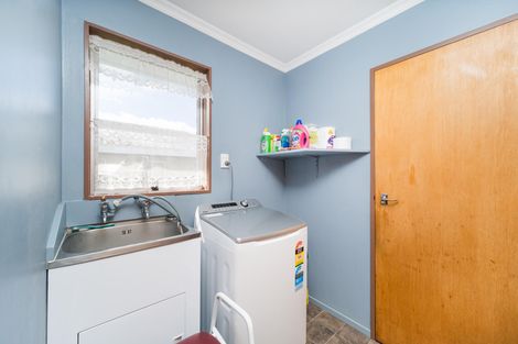 Photo of property in 8 Forbes Place, Kelvin Grove, Palmerston North, 4414