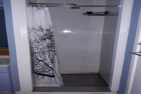 Photo of property in 5 Alder Place, Newlands, Wellington, 6037